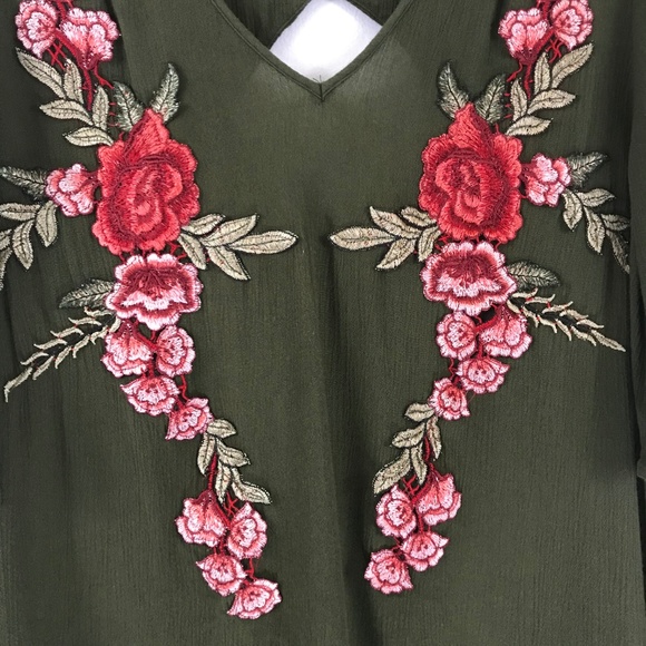 Pleione Olive Green Rose Patch Bell Sleeve Top XS - Picture 6 of 8
